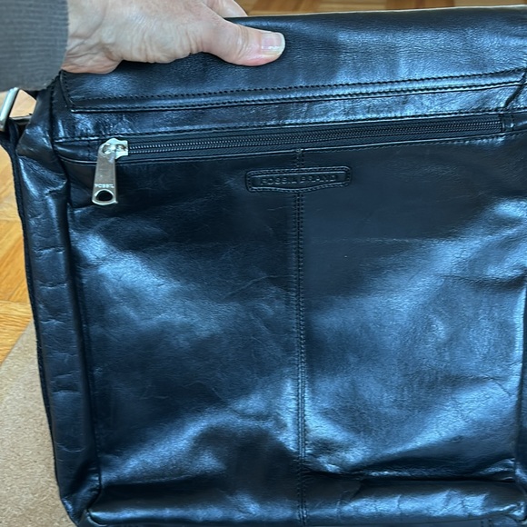 Fossil Brand black leather messenger bag. Open to reasonable offers. - Picture 4 of 10